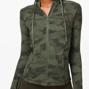 BNWT Lululemon Hooded Define Jacket *Nulu Camo Size 2